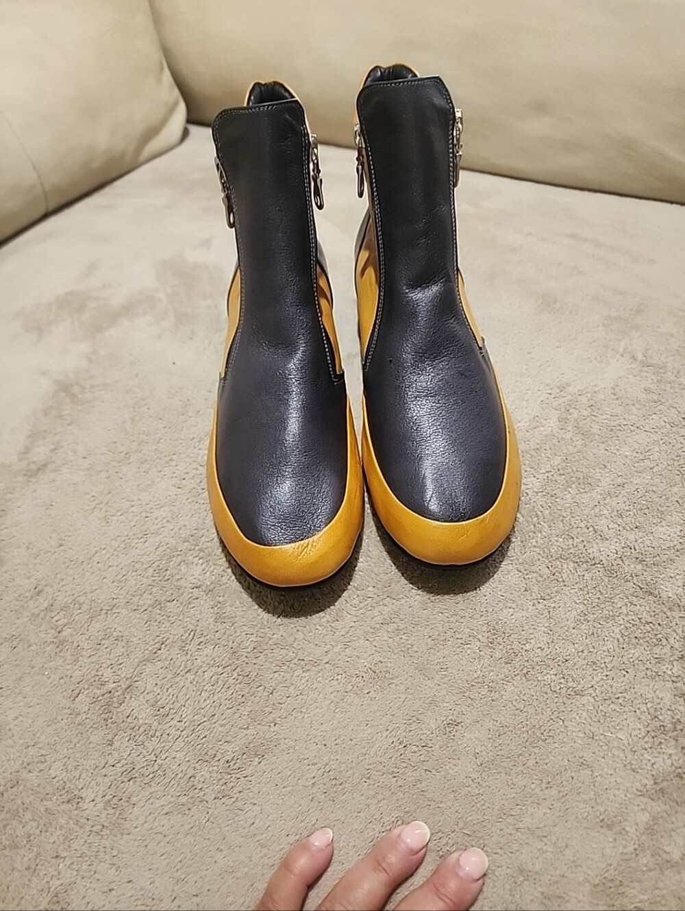 NWT.Women’s vintage leather boots, colorblock boots, black mustard boots, - Picture 3 of 6